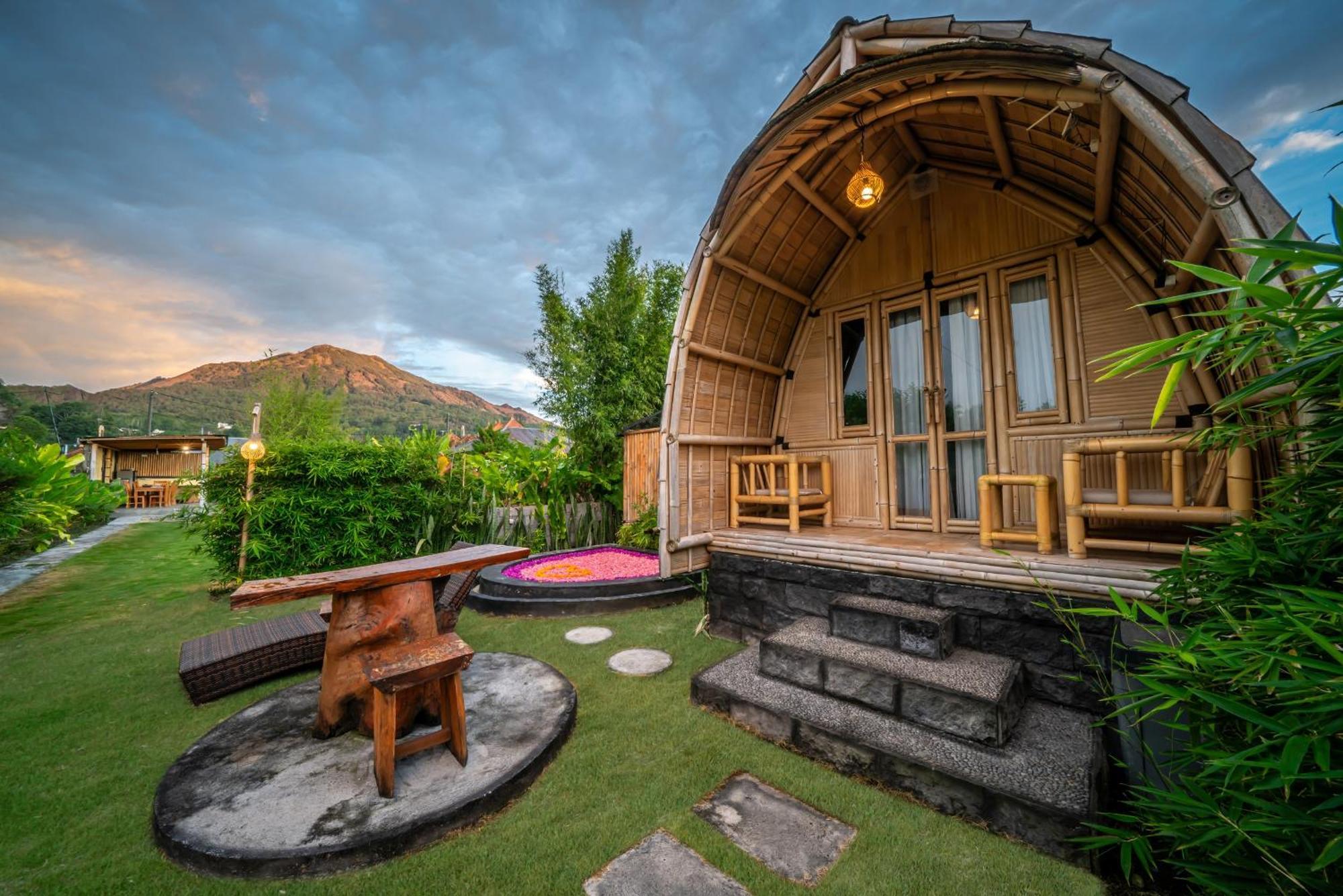Tegal Bamboo Cottages & Private Hot Spring Baturaja  Exterior photo